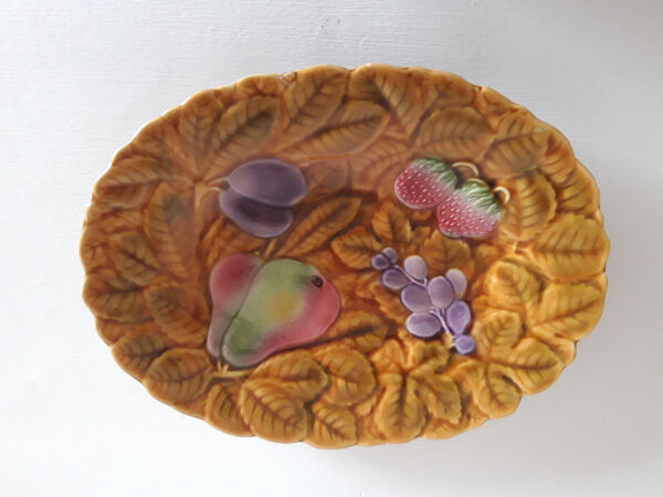 Fruit dish signed Sarreguemines