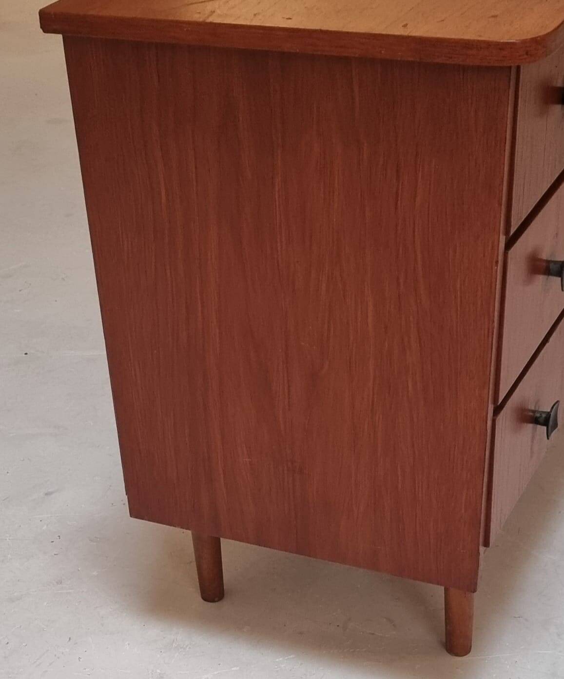 Mode à tiroirs du milieu du siècle