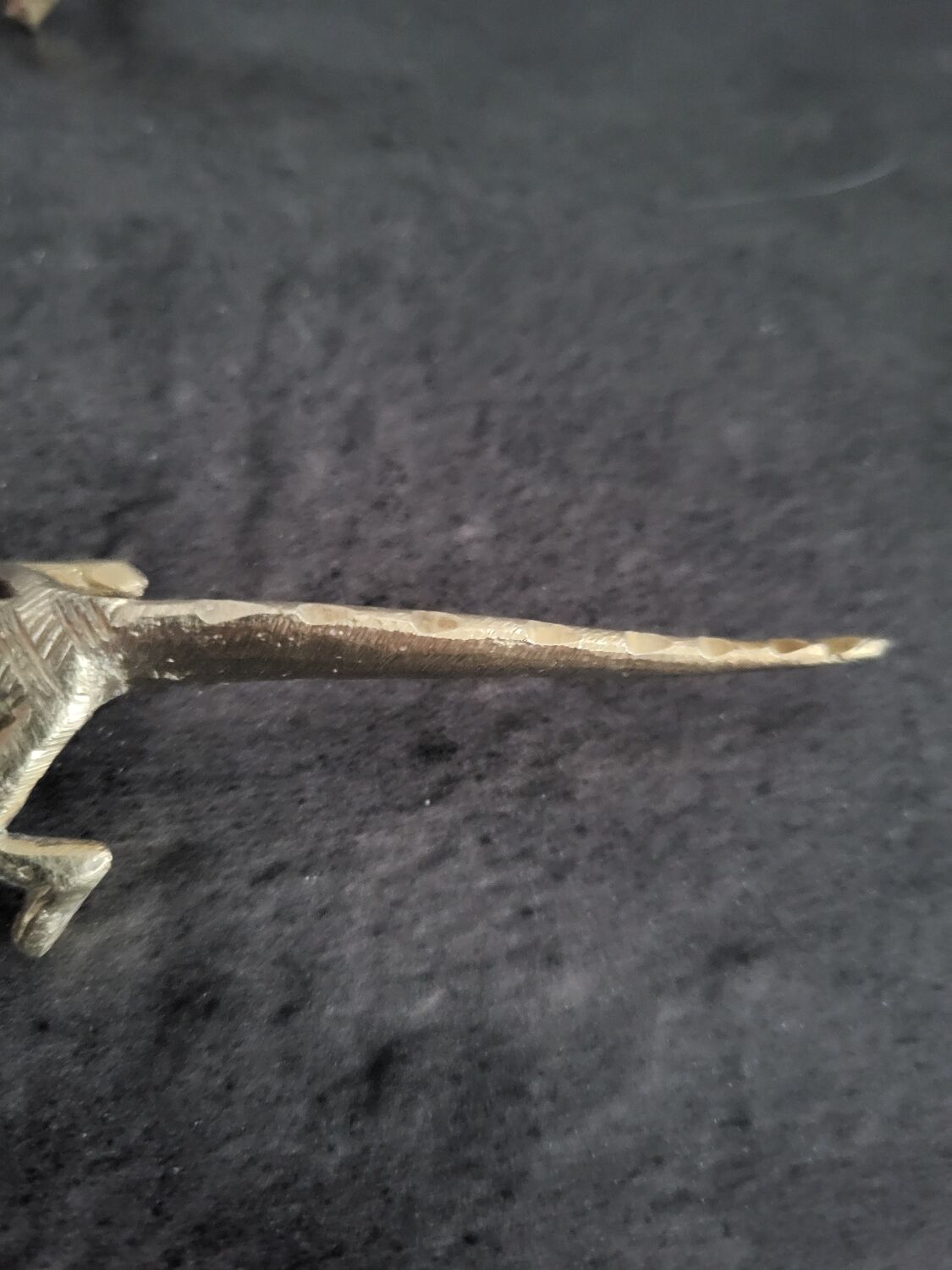 6 vintage knife rests, brass crocodiles, in excellent condition.