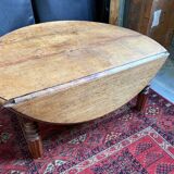 Round oak coffee table with drop leaves and turned legs