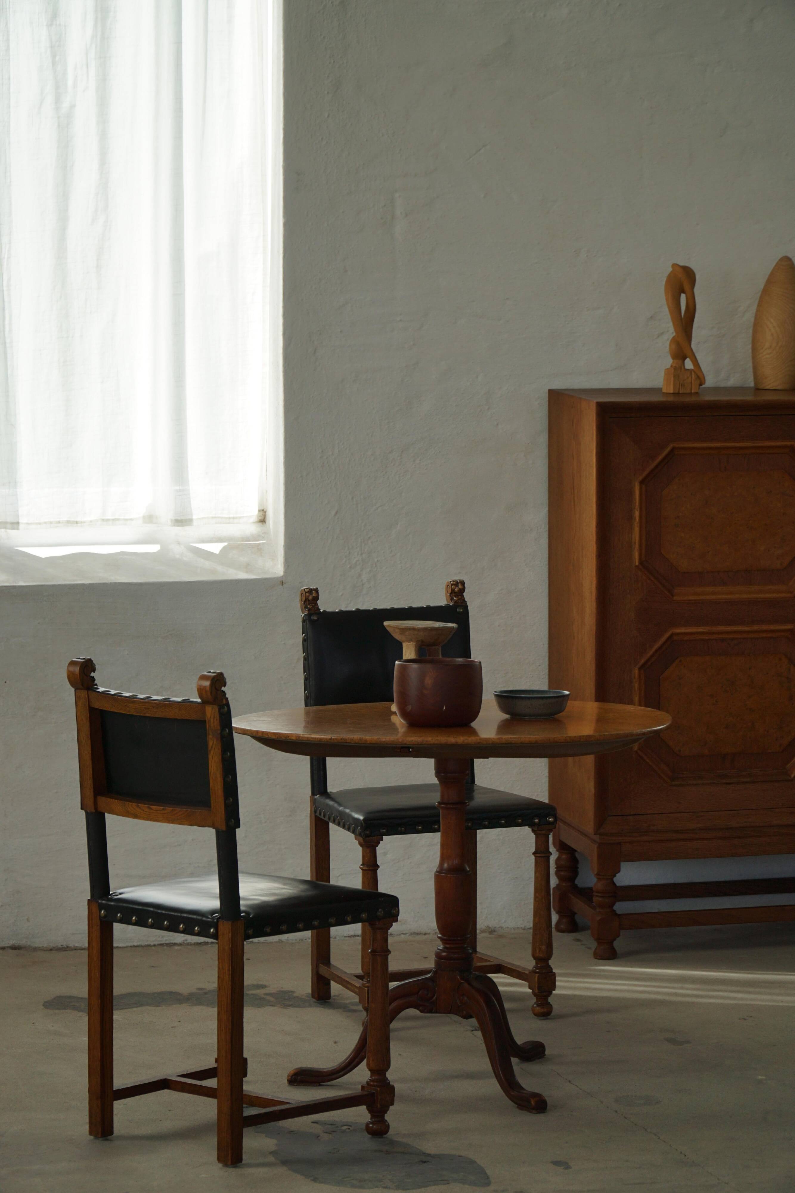 Début du 19e siècle, table d'appoint suédoise ancienne à plateau basculant en bois de ronce