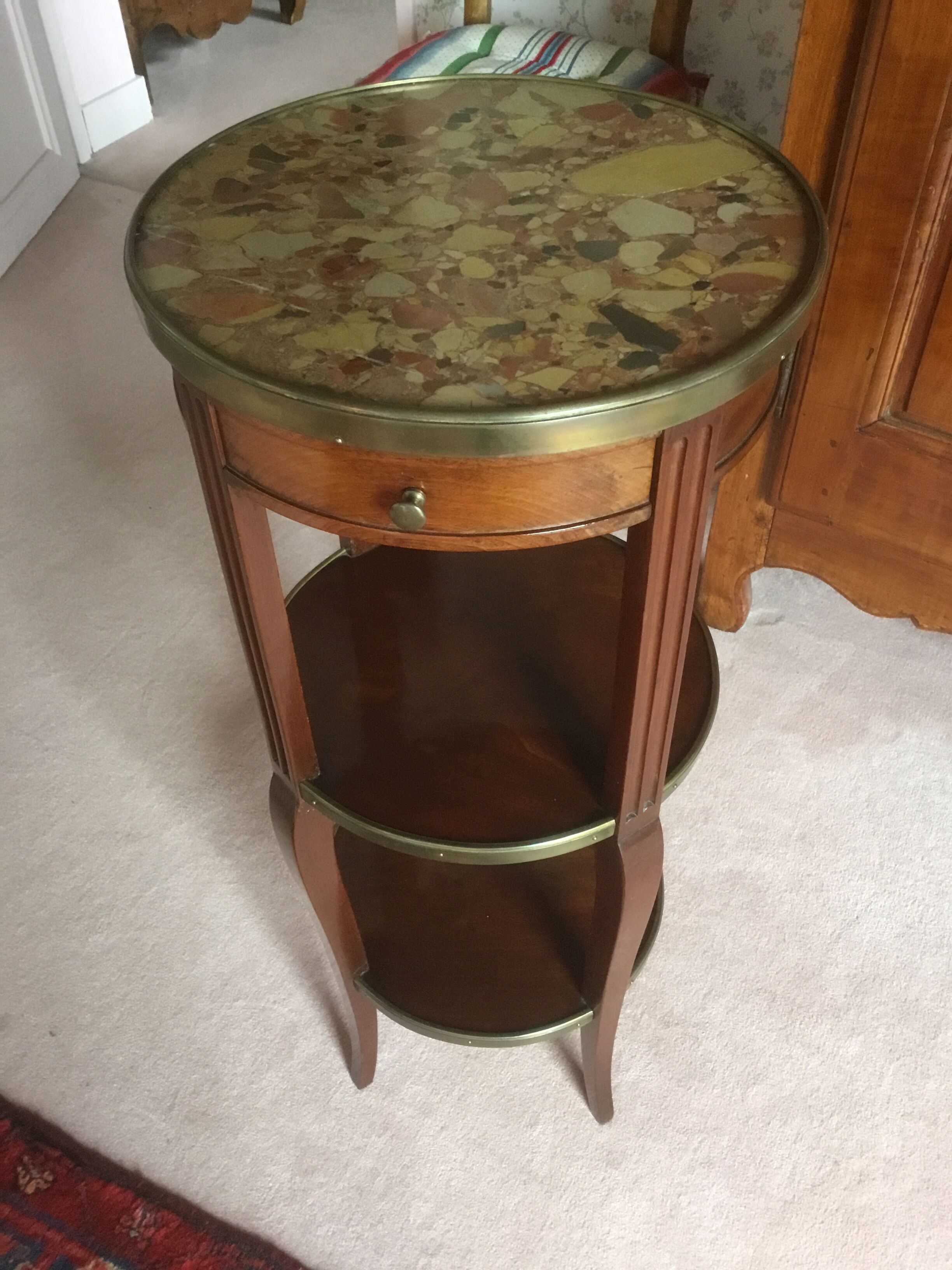 Gueridon with small drawer