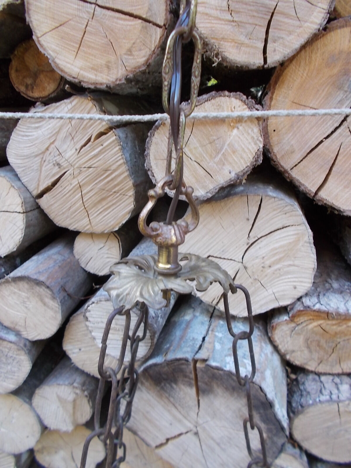 Porcelain and metal suspension