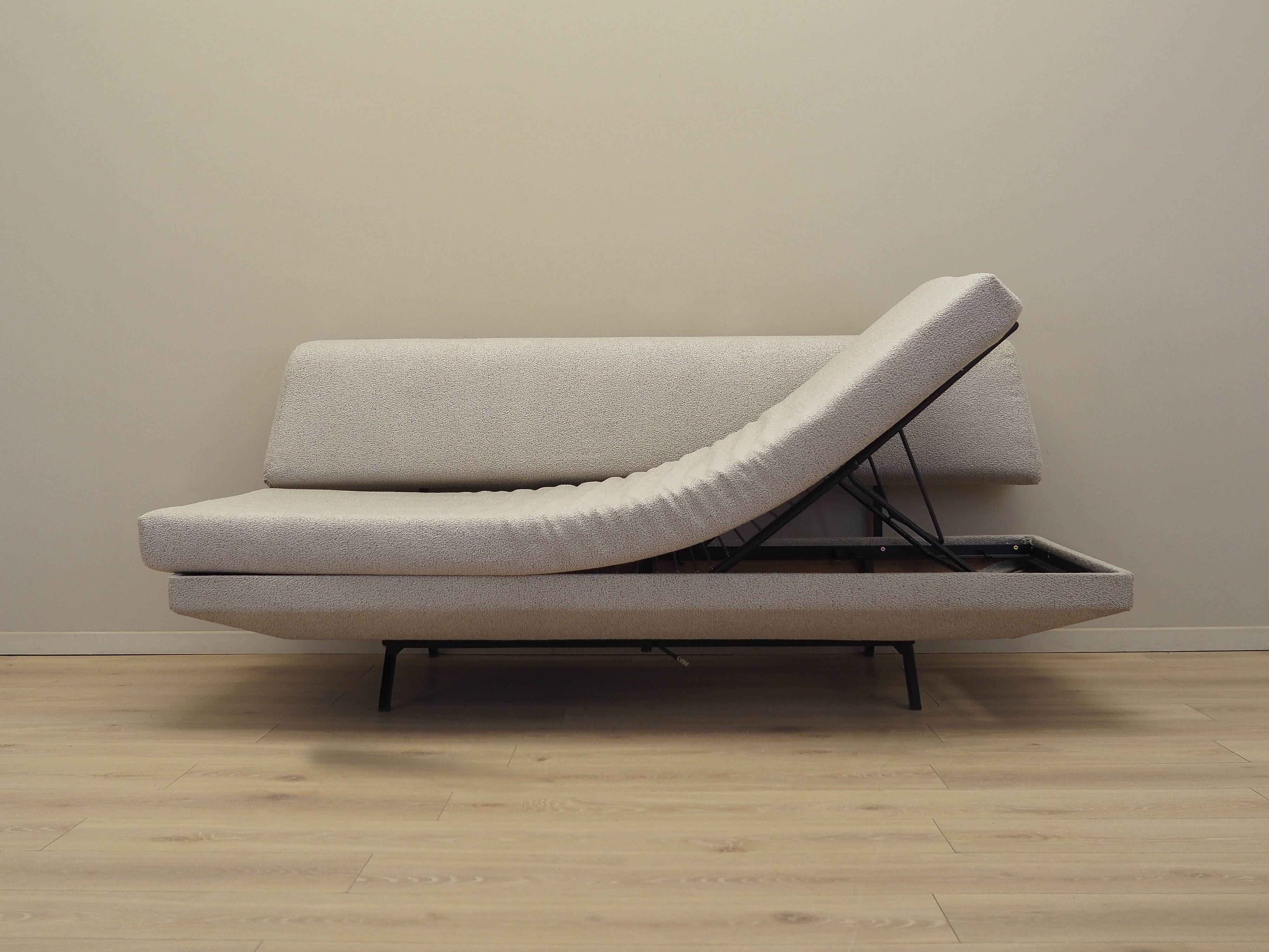 Daybed sofa, Italian design, 1970s, manufactured: Italy