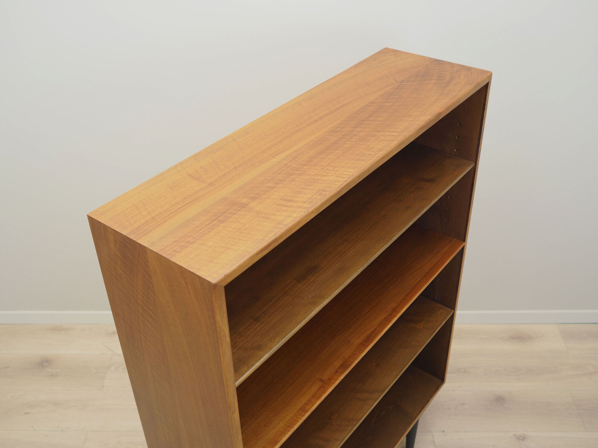 Walnut bookcase, Danish design, 1960s, designer: Børge Mogensen