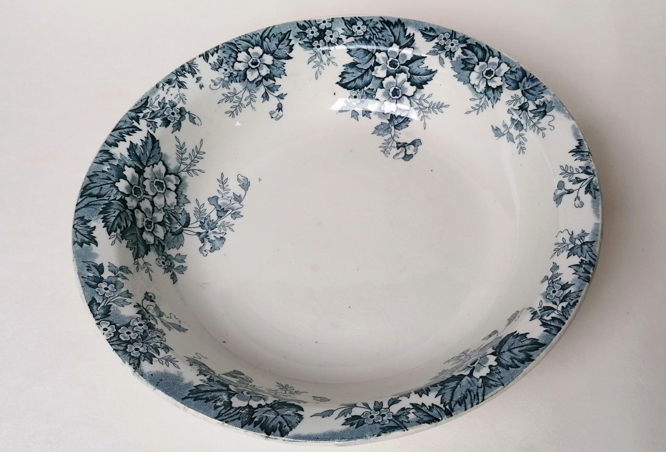 Plat creux terre de fer Marie-Louise Saint Amand et Hanage
