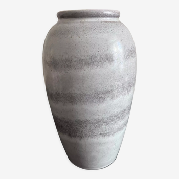 Vase gris en céramique