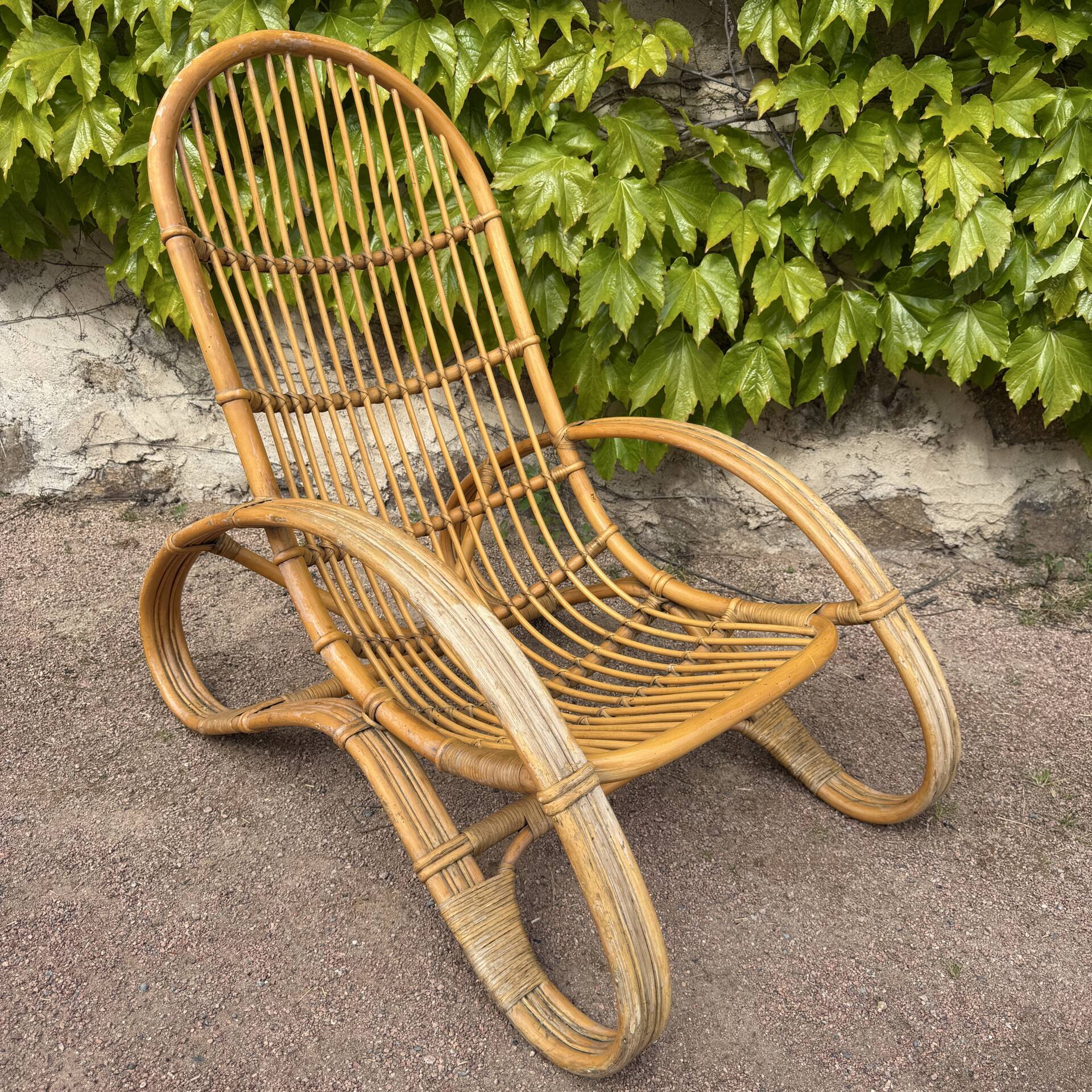 Curved bamboo and rattan armchair in Italian style by Roberti from the 1960s.