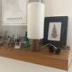 Lampe à poser vintage style scandinave pied bois abat-jour plastique effet verre