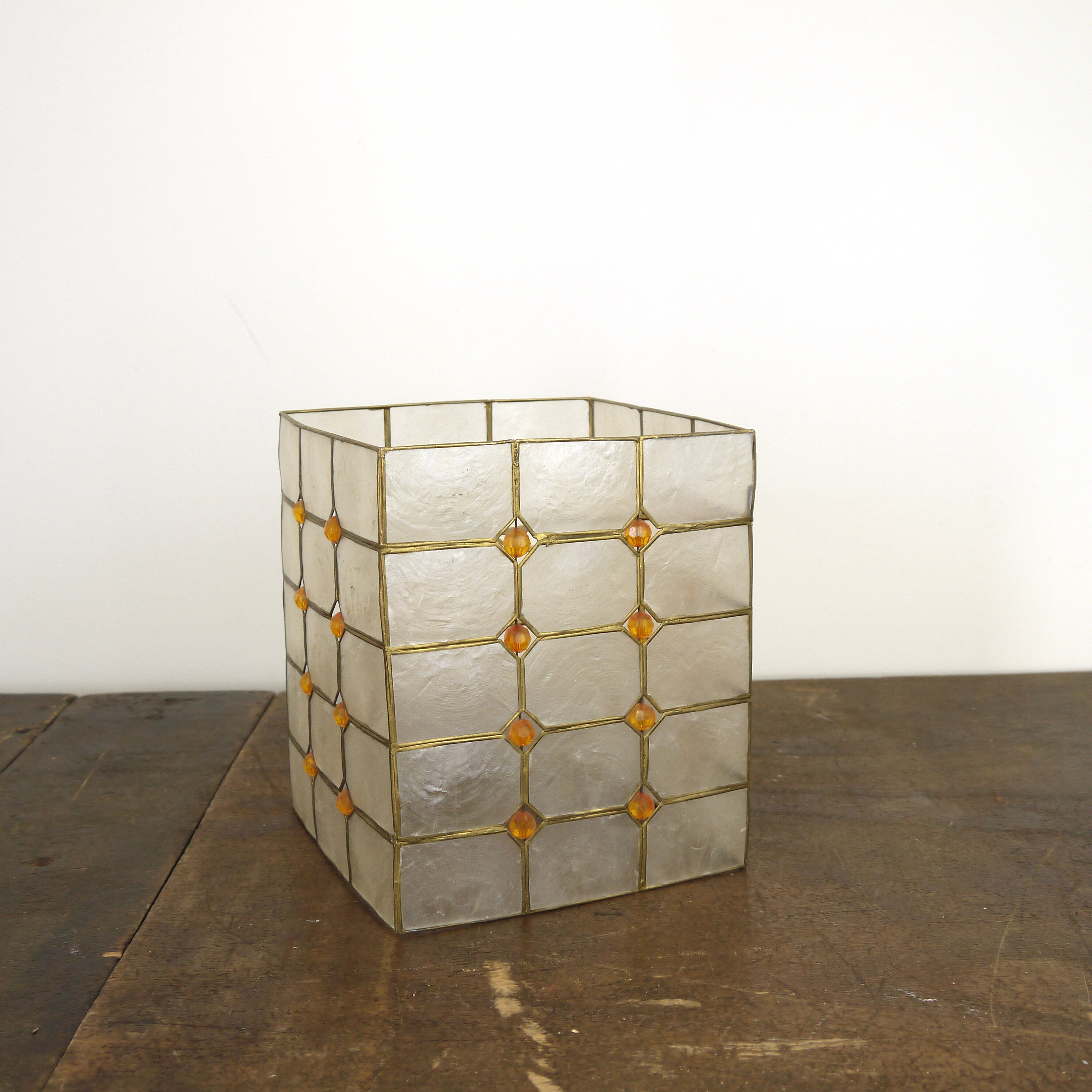 Hanging in square mother-of-pearl