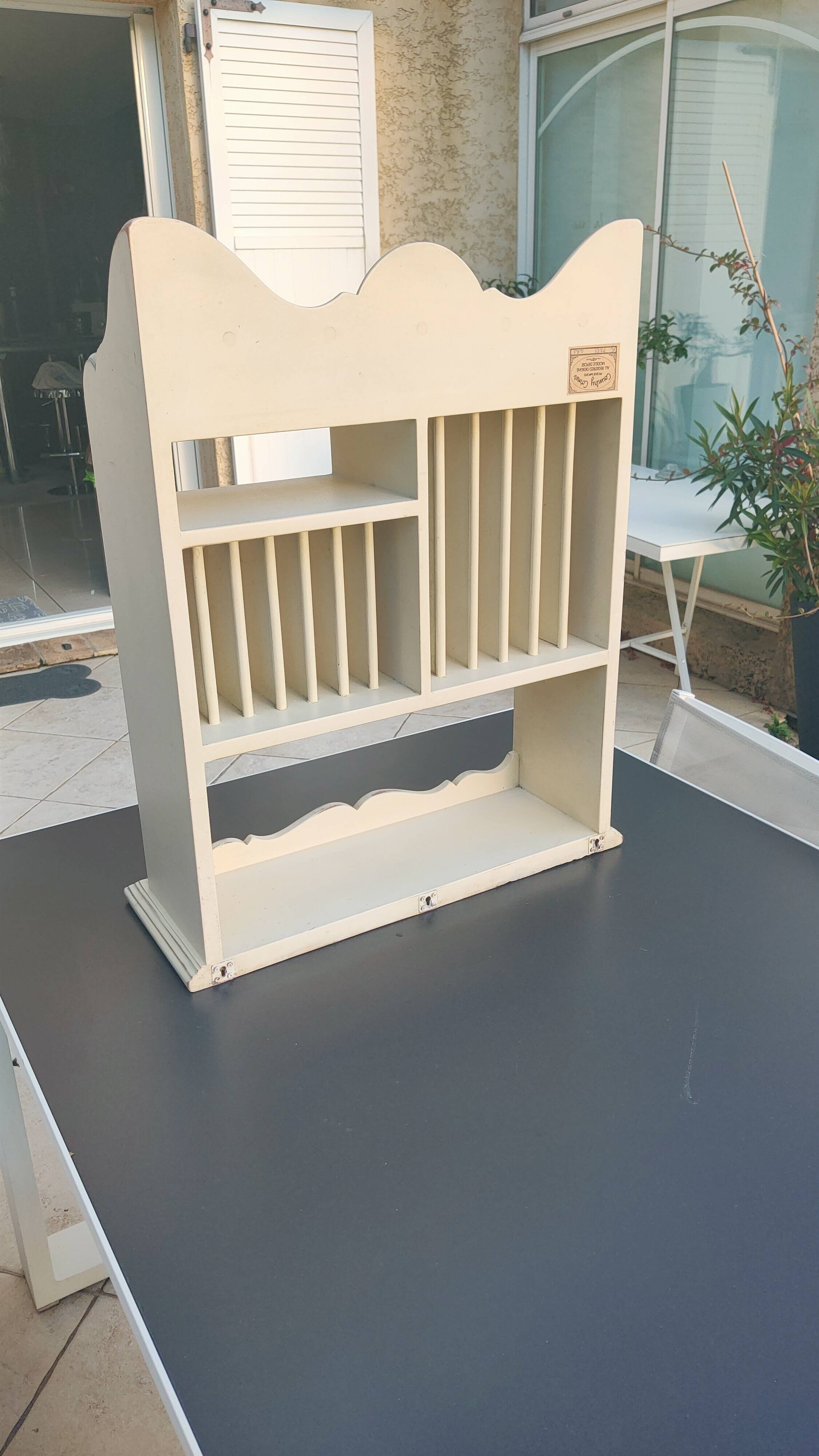 Wall-mounted dresser