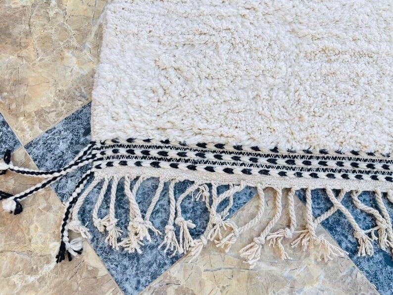 Handmade pure wool rug, size 140 x 260 cm.