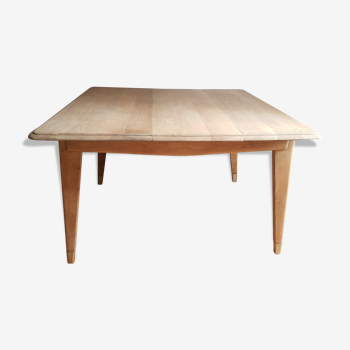 Table carrée en bois brut vintage