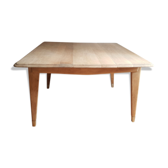 Table carrée en bois brut vintage
