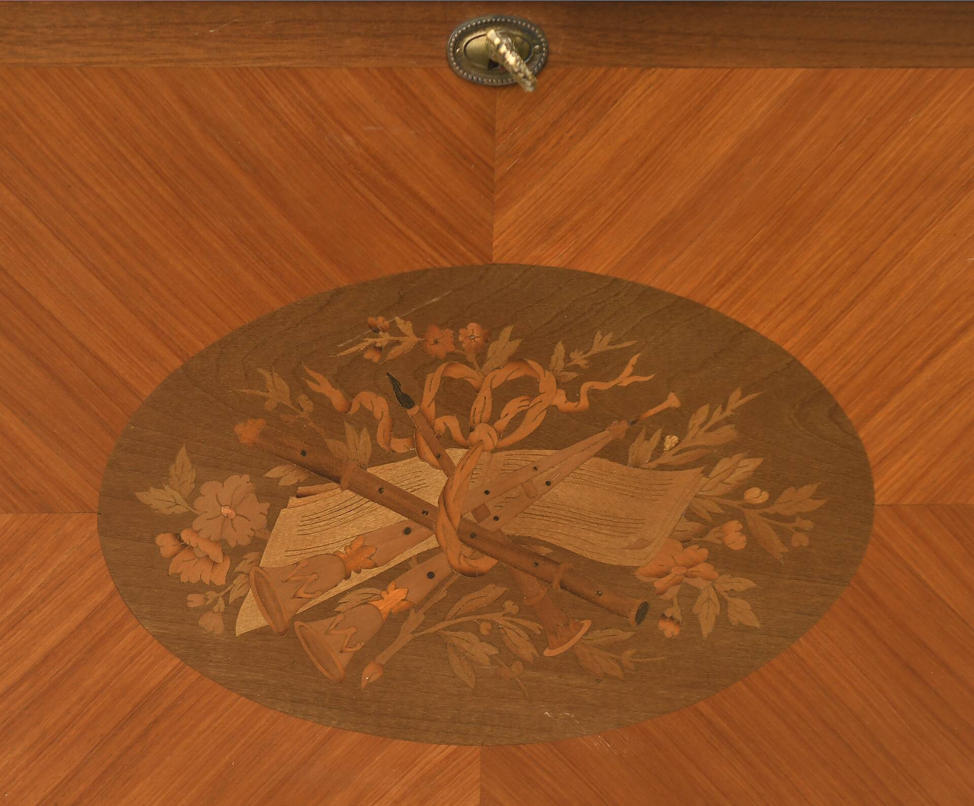 Transition style lady's secretary