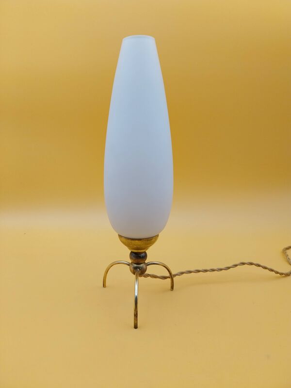 Lampe tripode laiton et opaline année 60