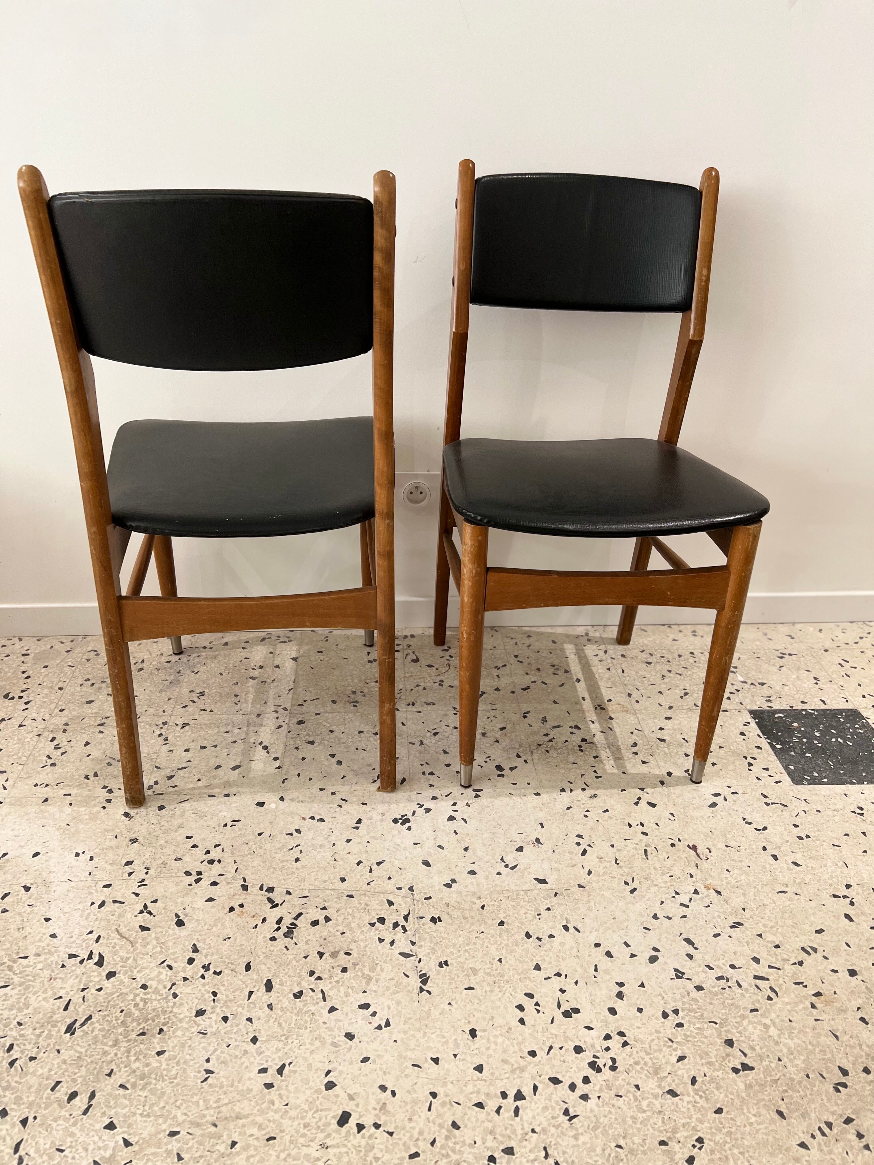 Scandinavian chair in wood and black imitation leather