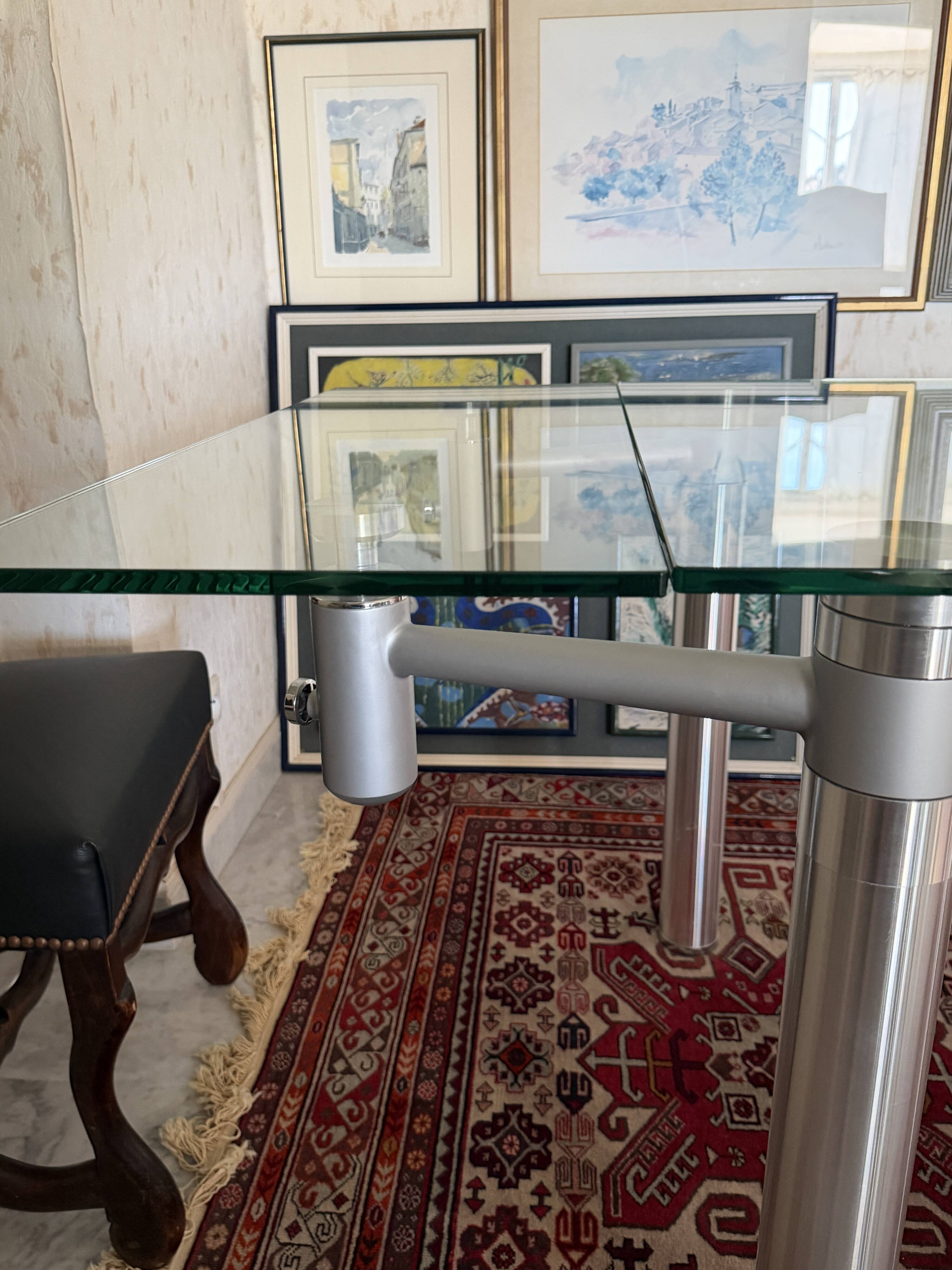 extendable glass table