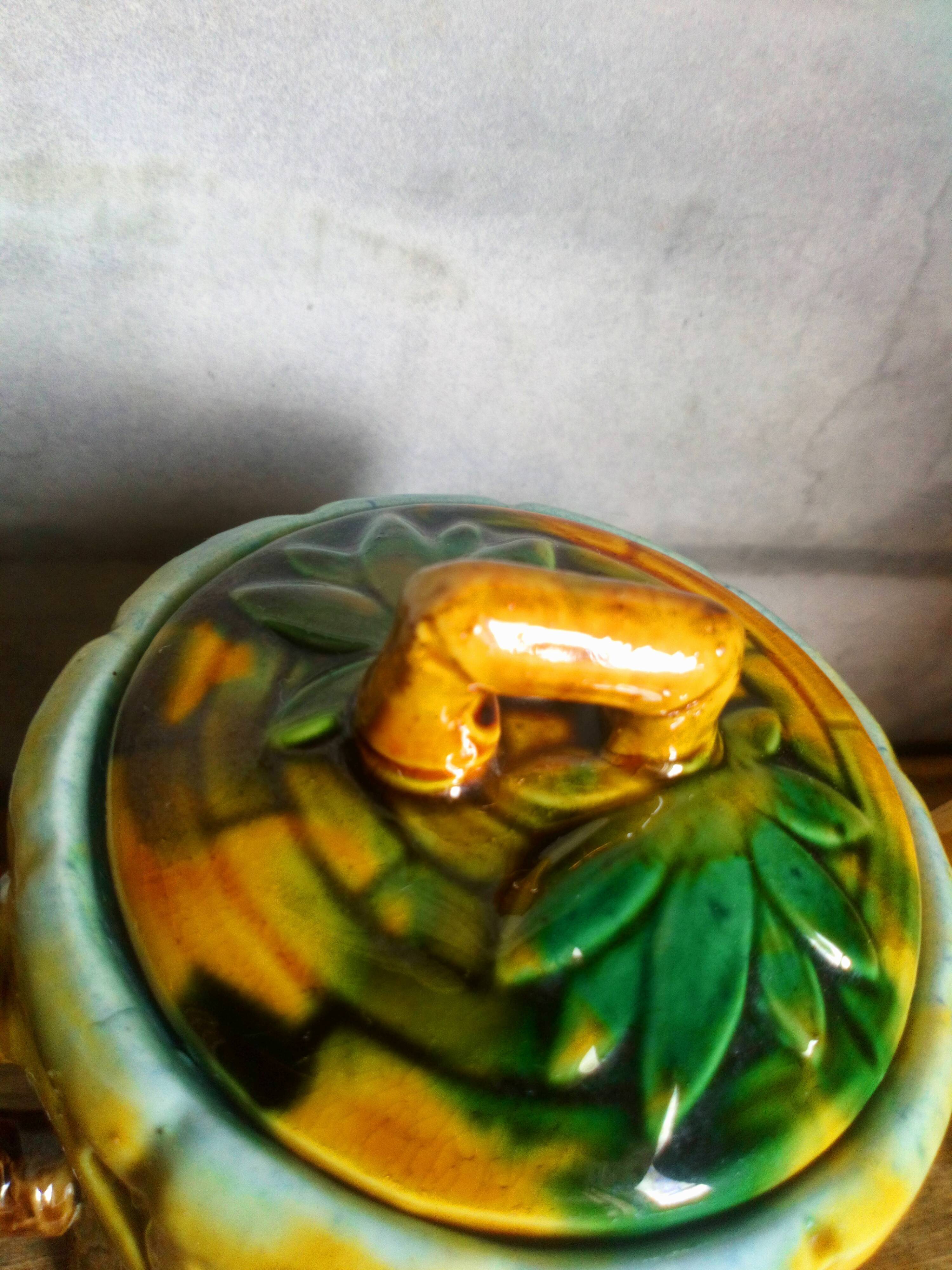 Early XXeme Barbotine Teapot