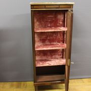 Vitrine de style Louis XVI en marquetrie