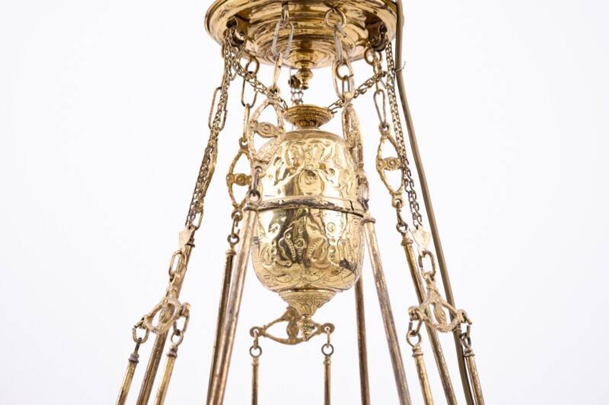 Lustre en laiton de la première moitié du XXe siècle.