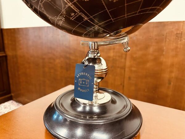 Globe terrestre noir Authentic Models