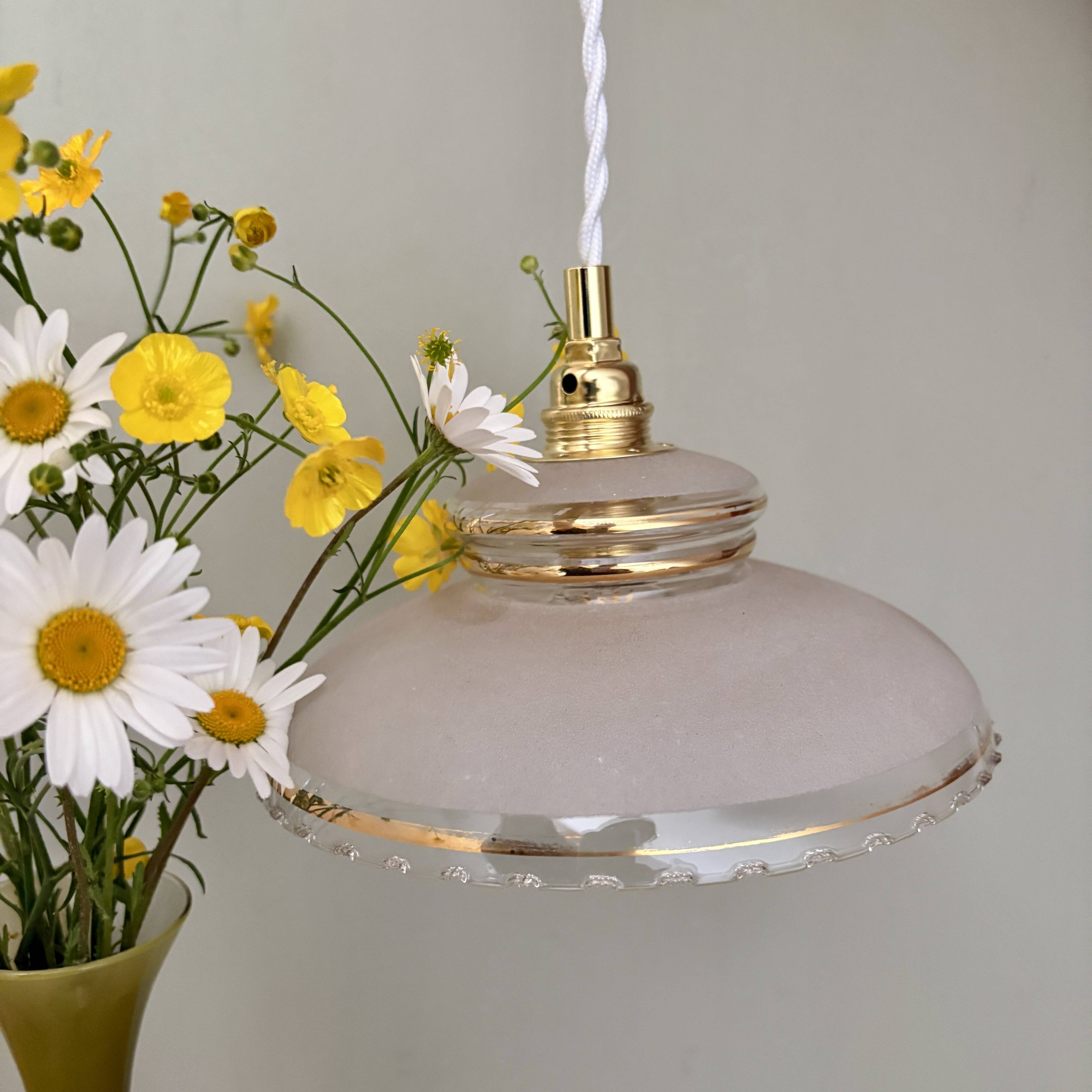 Pendant lamp, antique lampshade in white and gold granite glass