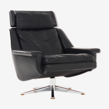 Swivel armchair designed by Werner Langenfeld for Esa.