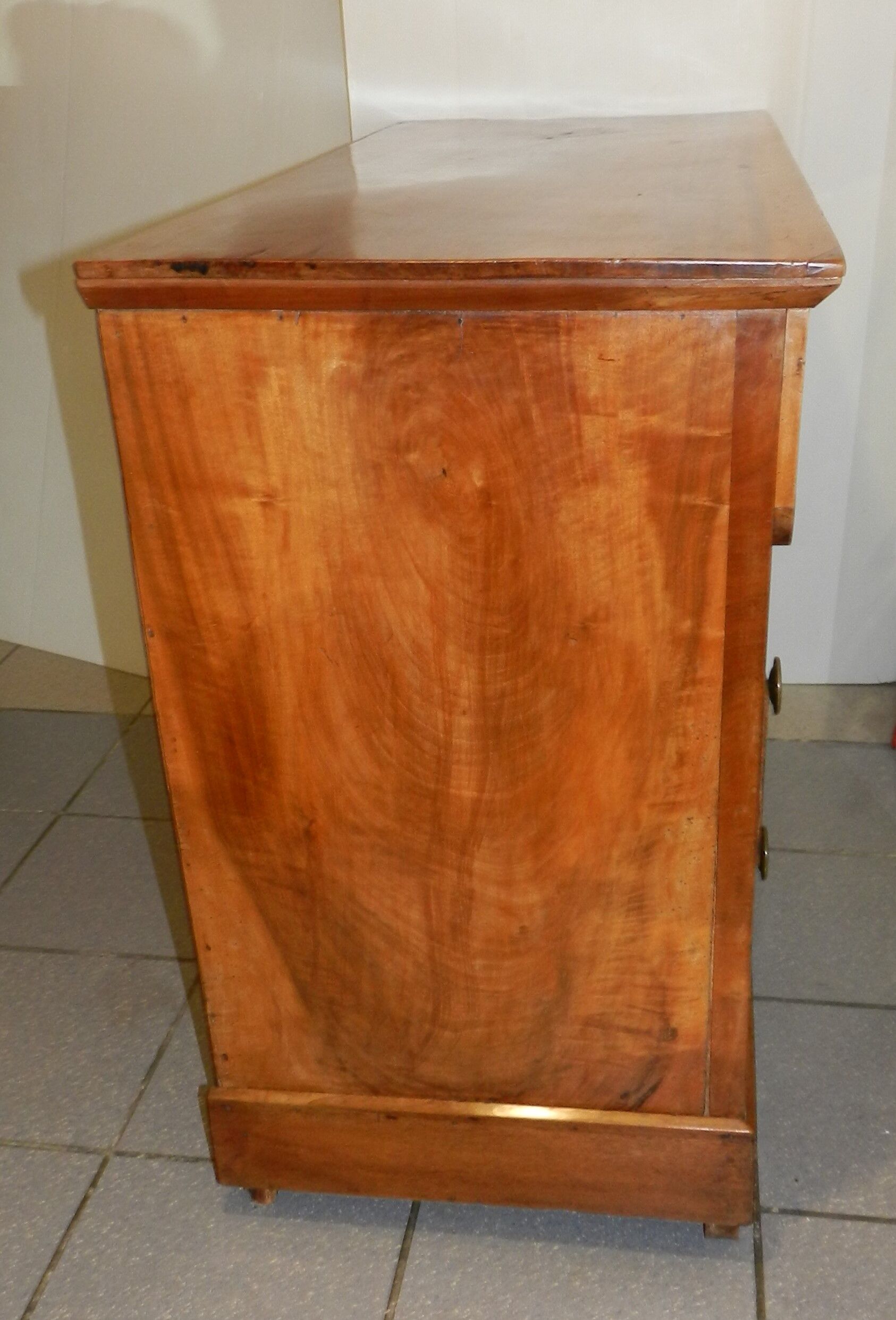 Empire style chest of drawers in blond walnut