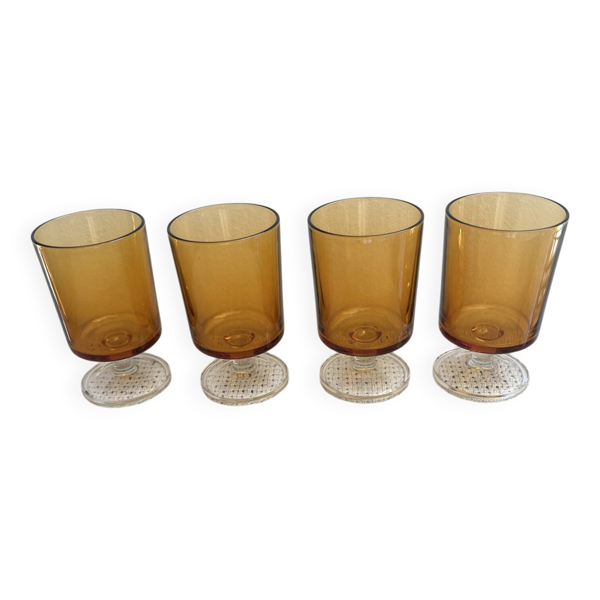 4 verres à pied