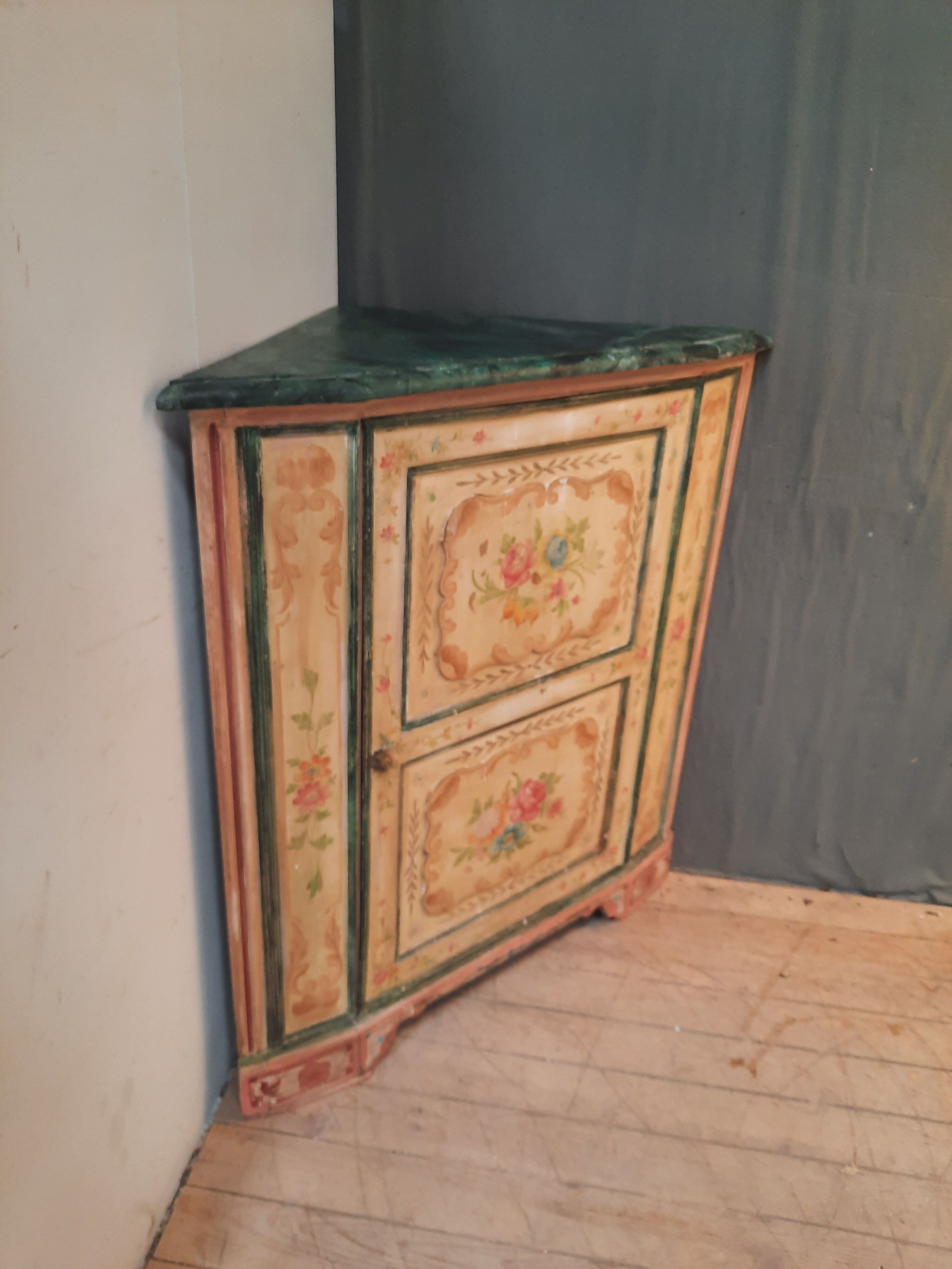 Painted wooden notch