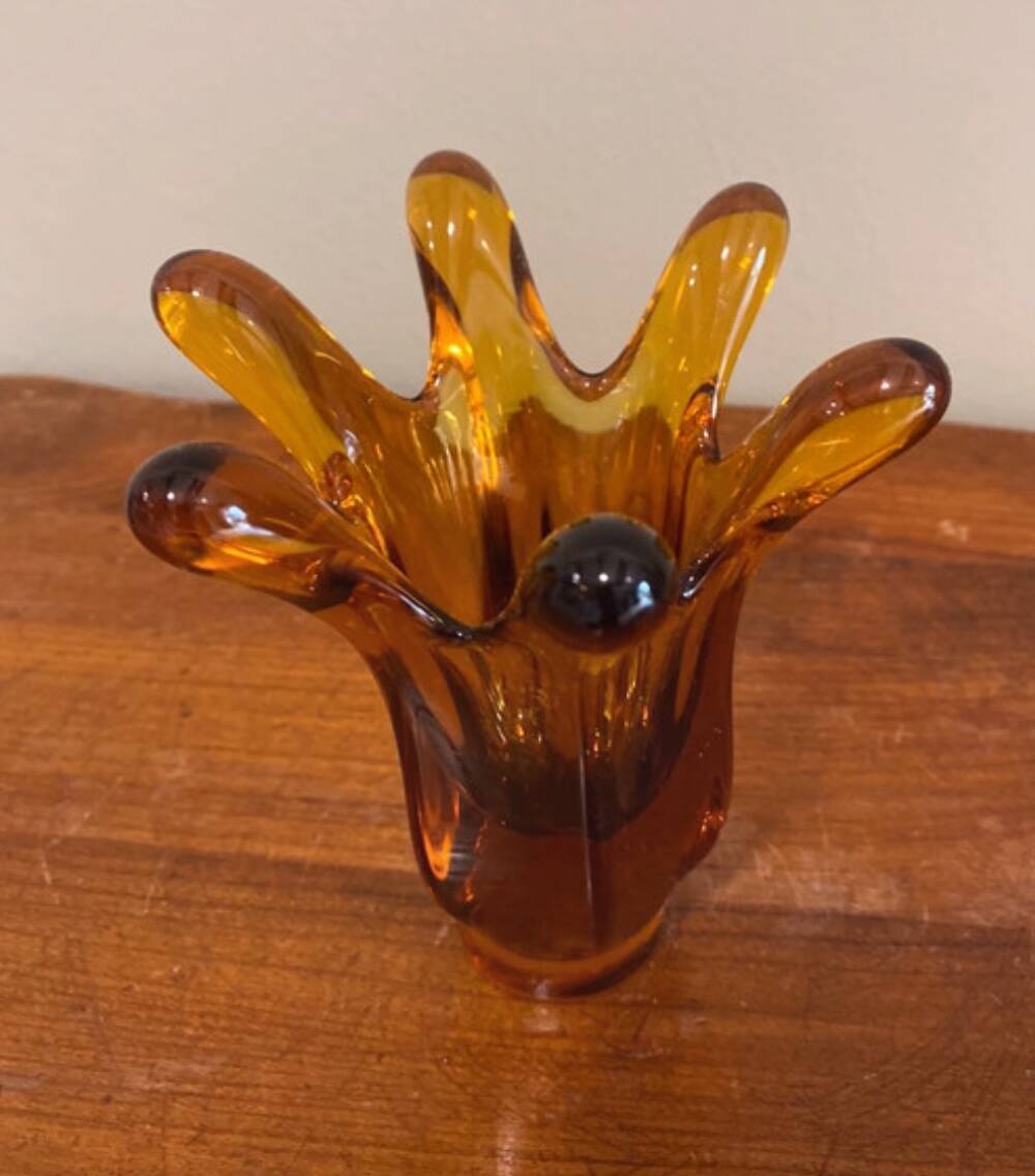 Vase en verre ambré