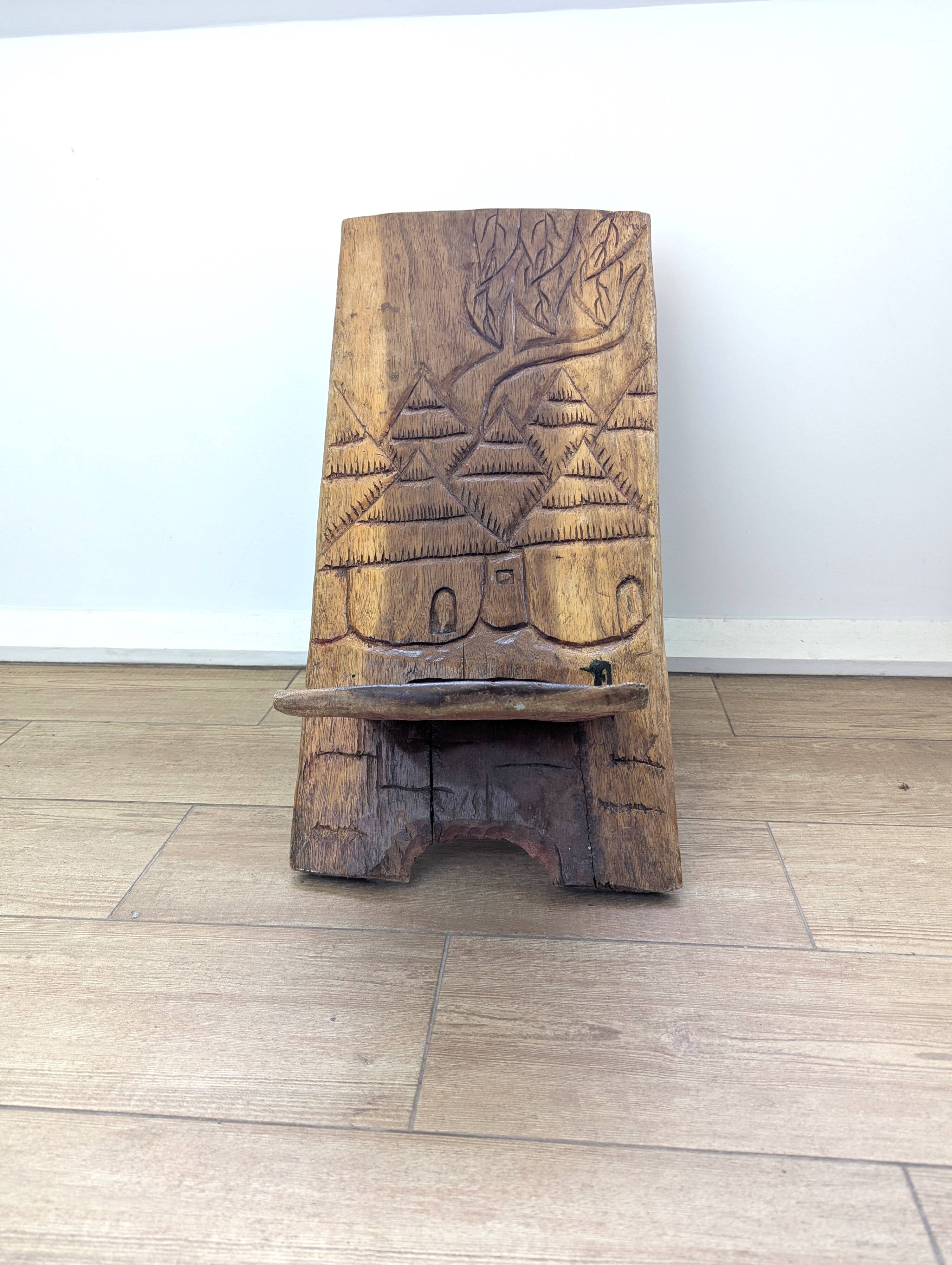 African solid wood palaver chair – Carved motifs