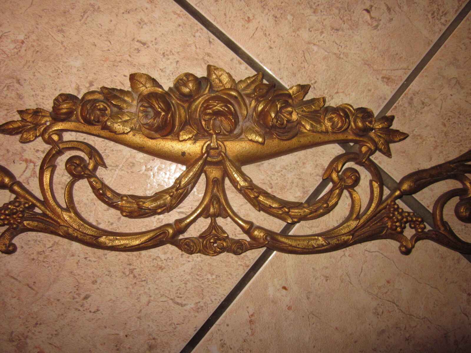 Former fronton in bronze