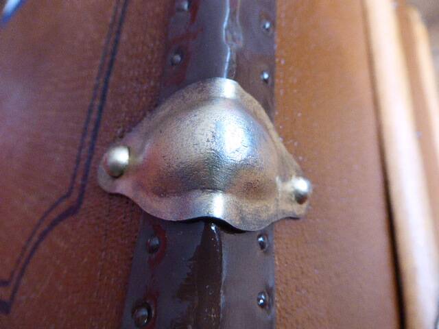 Curved mail bag in tawny from the 1920s - 100 x 54 x 46 cm