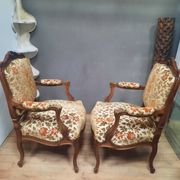 Paire de larges fauteuils style Louis XV