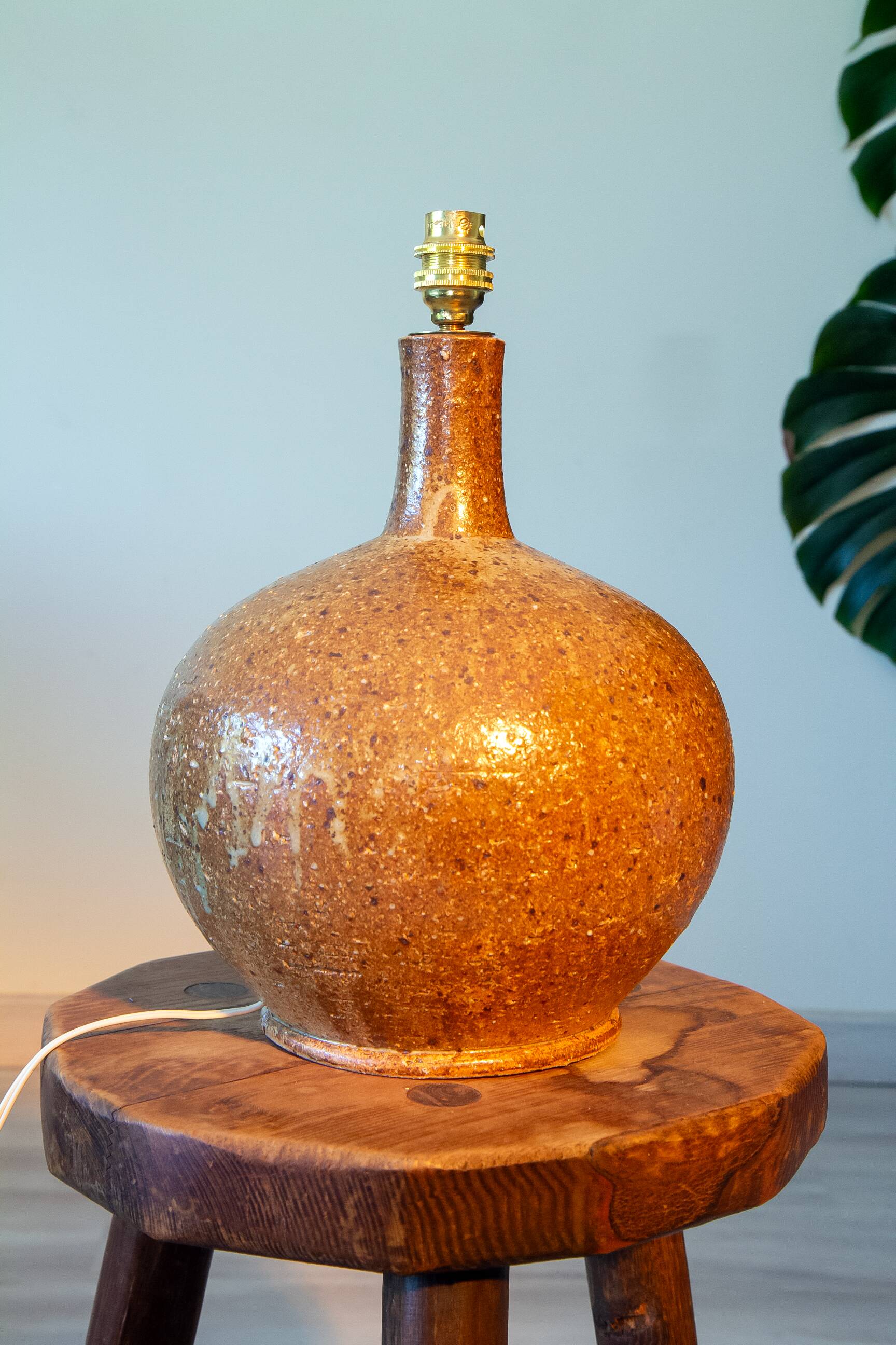 Lampe grés et laine brut, signée Alain Blanchard, 1970