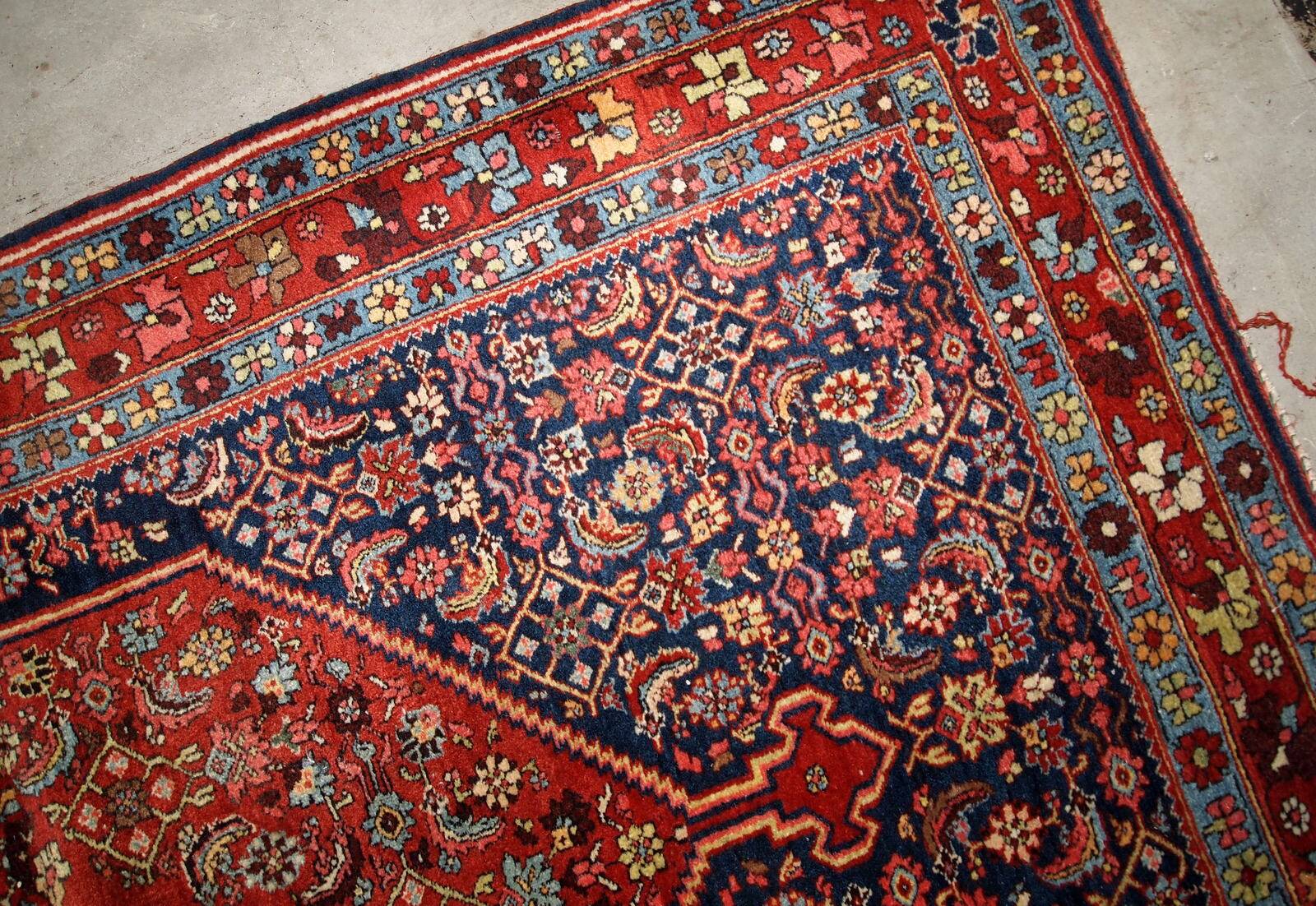 Handmade antique Persian Bidjar rug 4.5' x 5.6' (137cm x 170cm) 1900s - 1B740