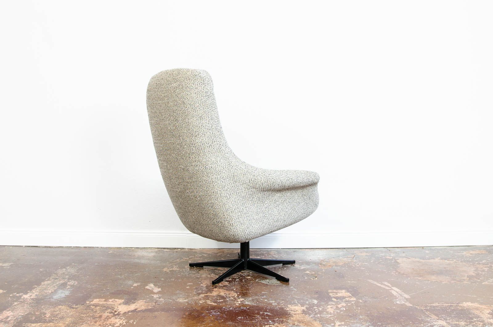 F 015 swivel armchair by Lubusie Fabryki Mebli 1970's