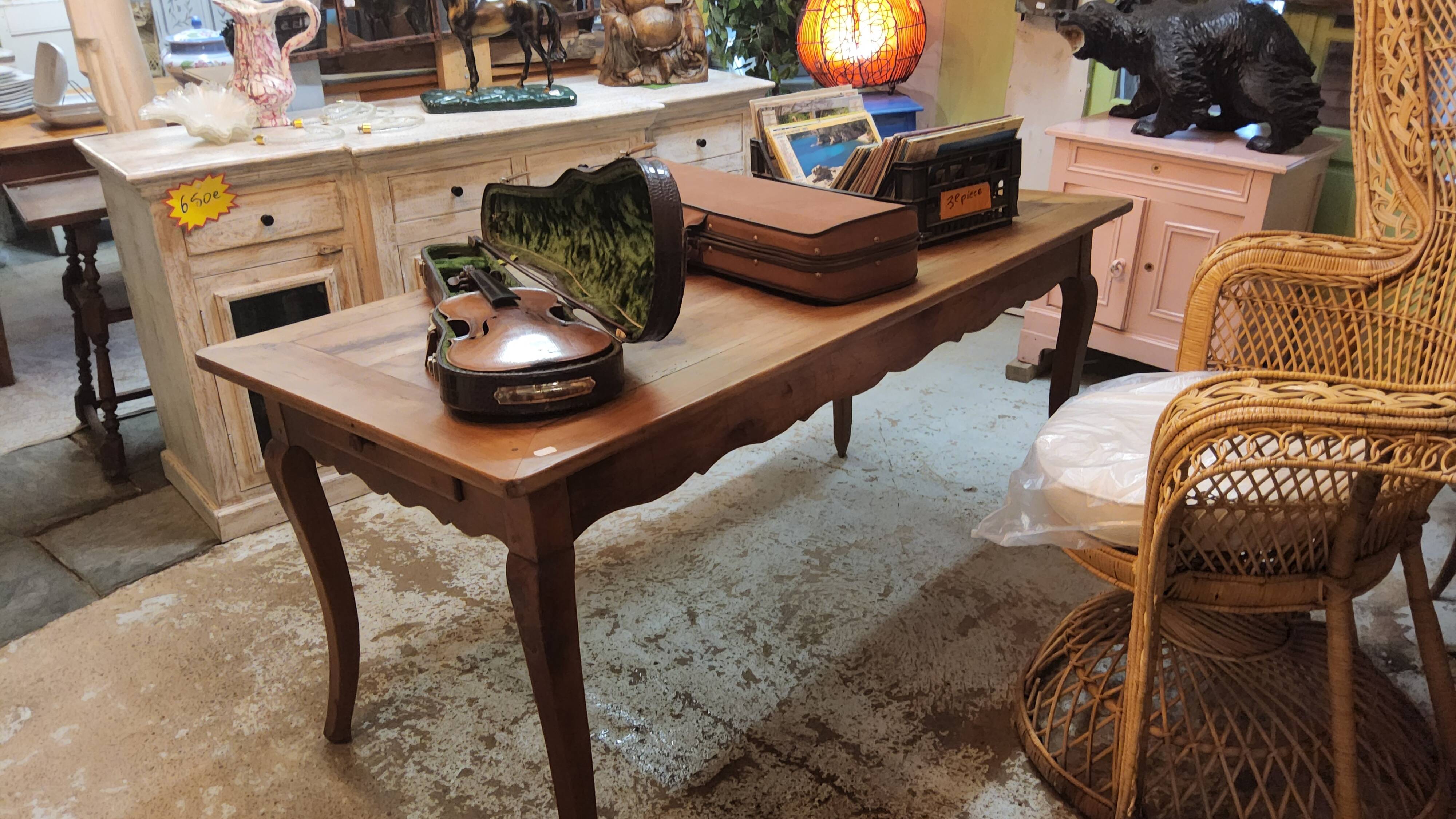Farm table