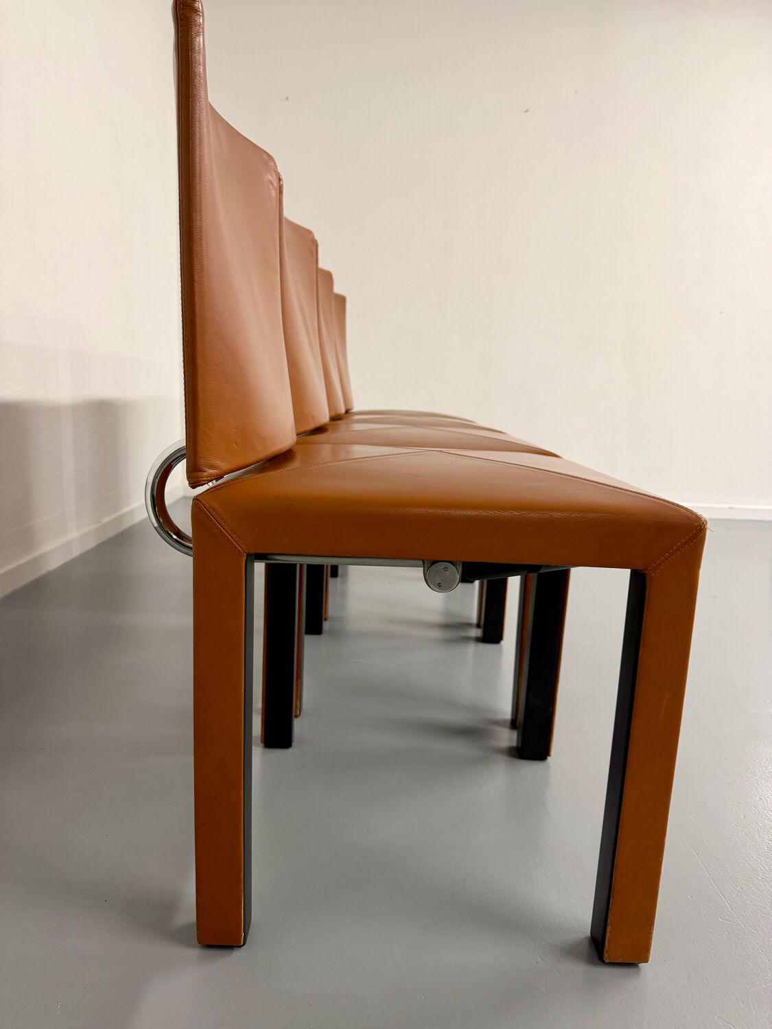 4 camel leather chairs, postmodern design by Paolo Piva for B&B Italia Arcadia.