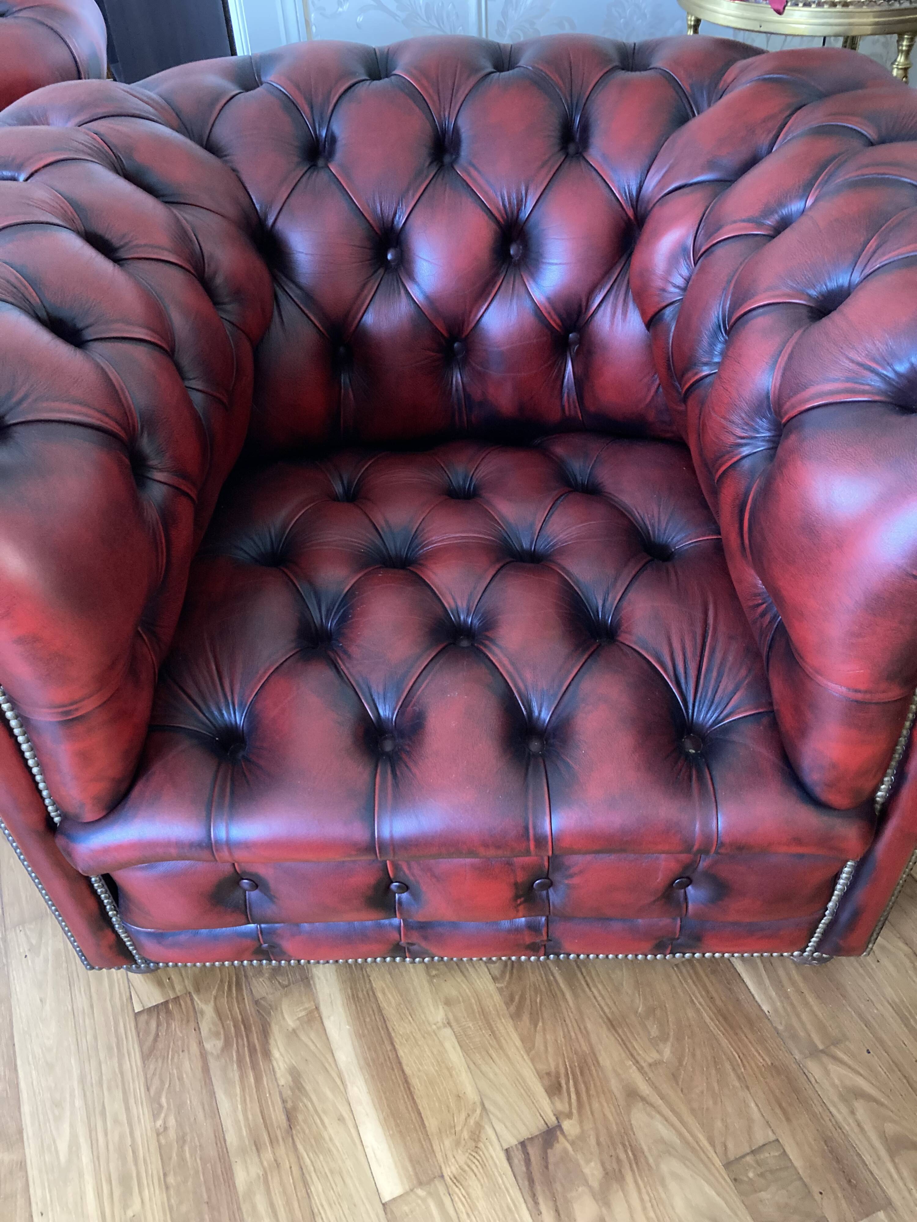 Chesterfield sofa 3-seater and its 2 armchairs