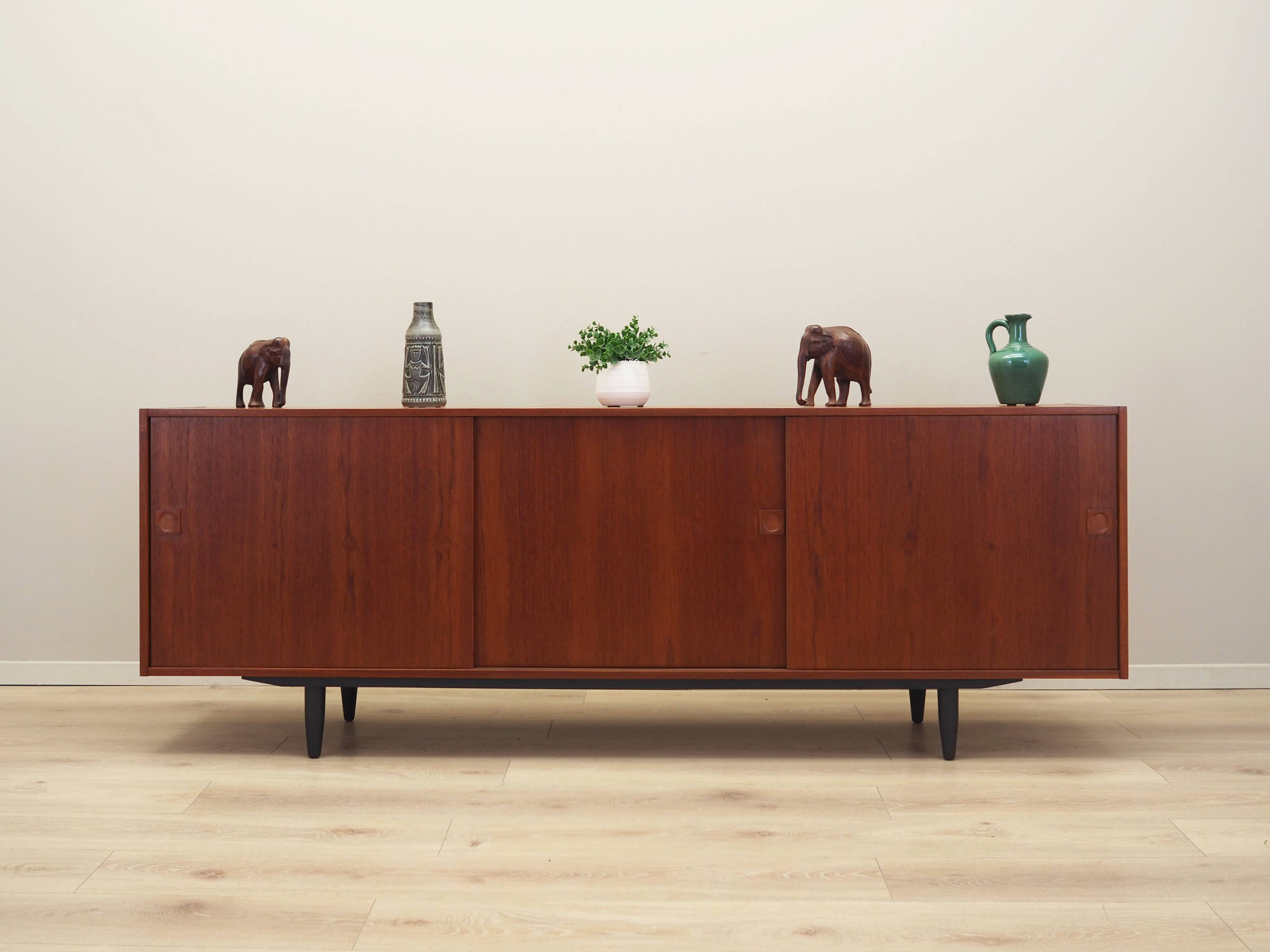 Buffet en teck, design danois, années 1970, production : Danemark