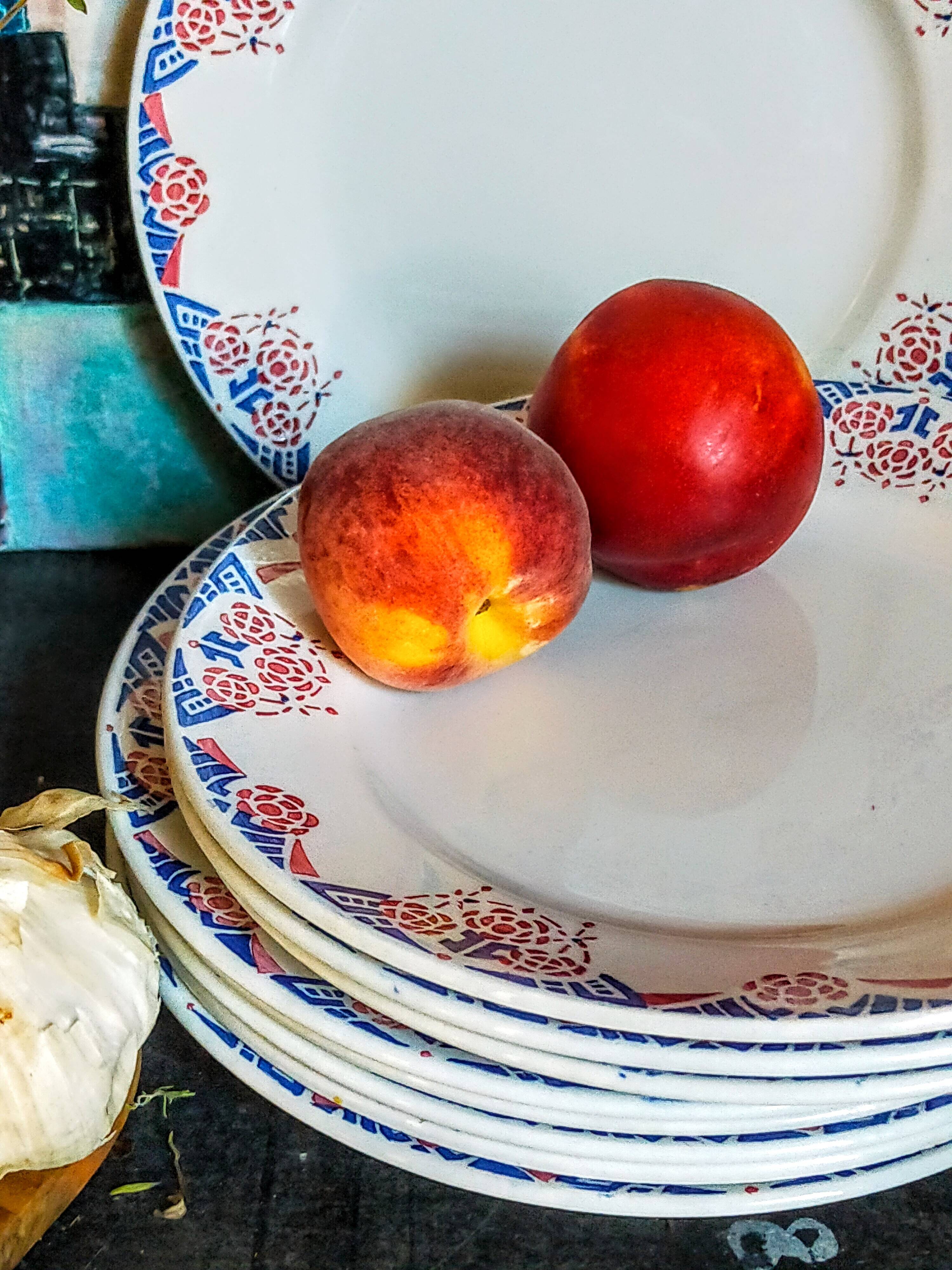 Nine Sarreguemines earthenware dessert plates, Brunoy service, 1940s