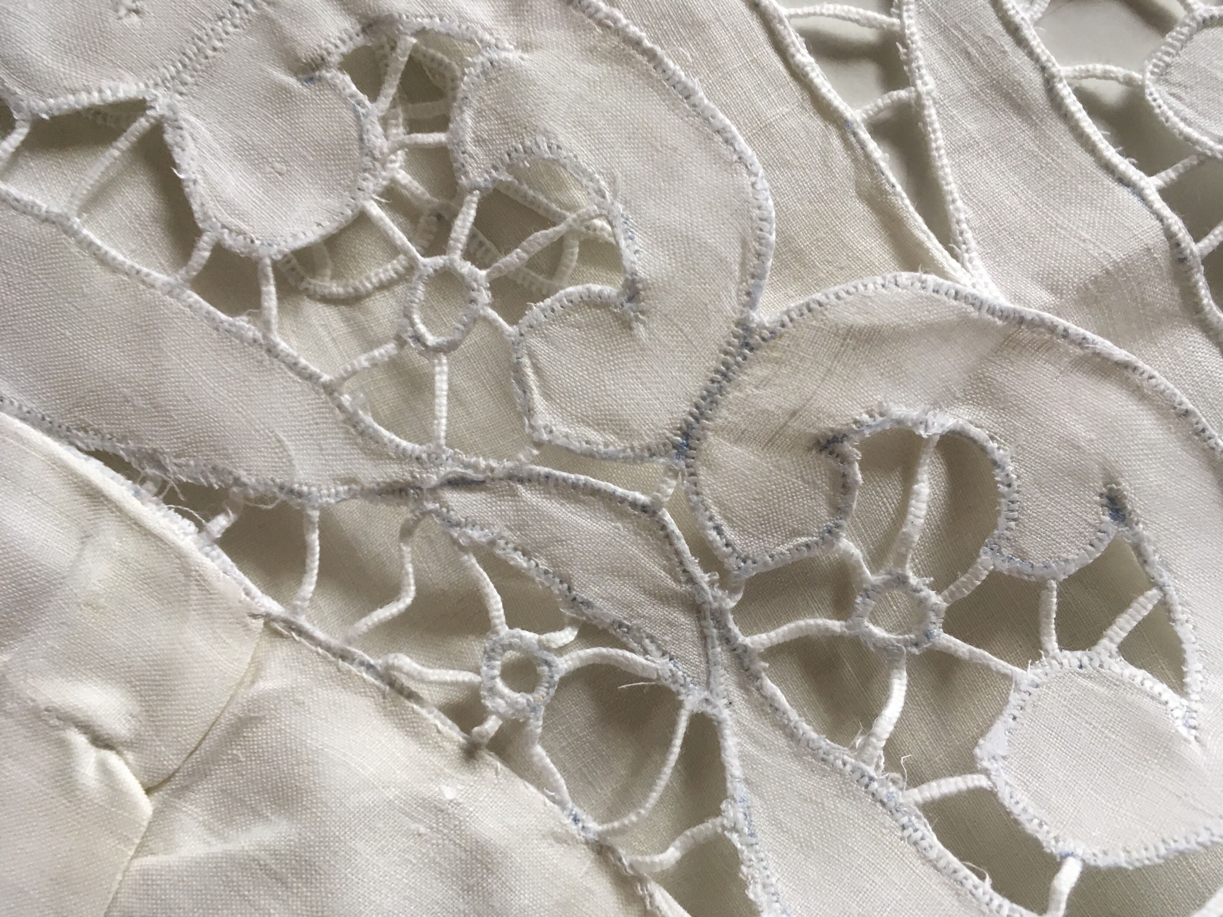 Sheet and pillowcases embroidered linen Richelieu old Castle