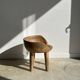 Chaise quadripode assise ronde à petit dossier en manguier naturel monoxyle
