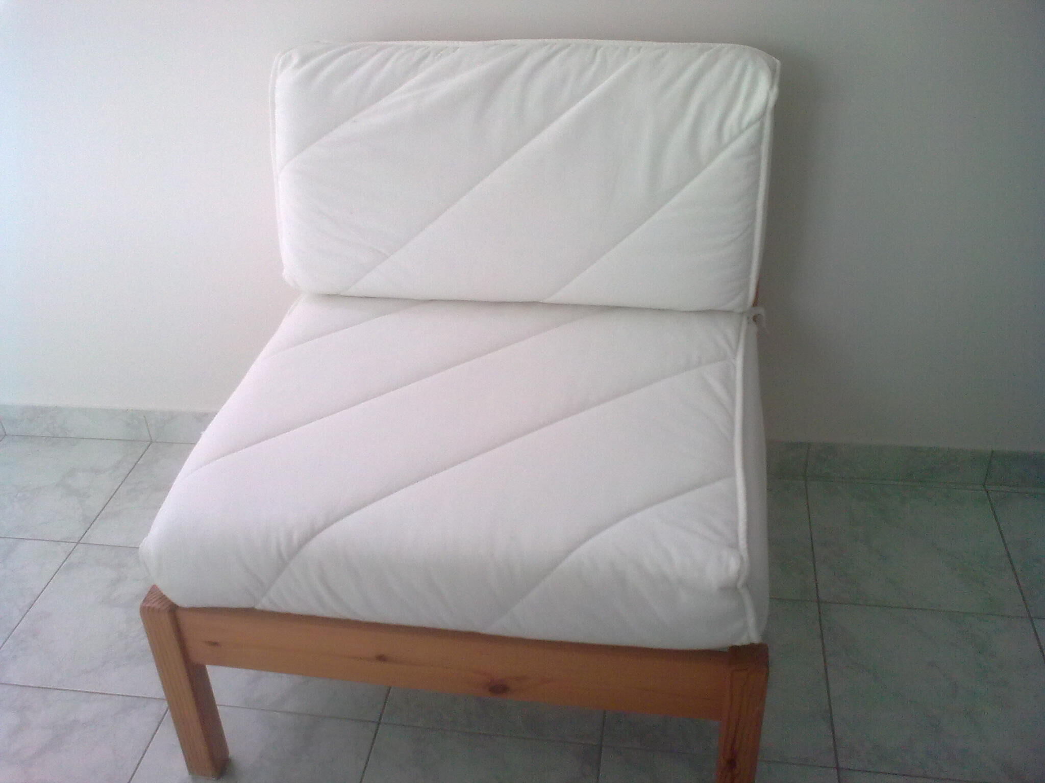 Fauteuil bas en pin