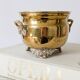 Cache-pot vintage en laiton sur pieds avec anses