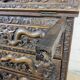Secrétaire chinois du 19e siècle avec sculpture de dragon en bois.