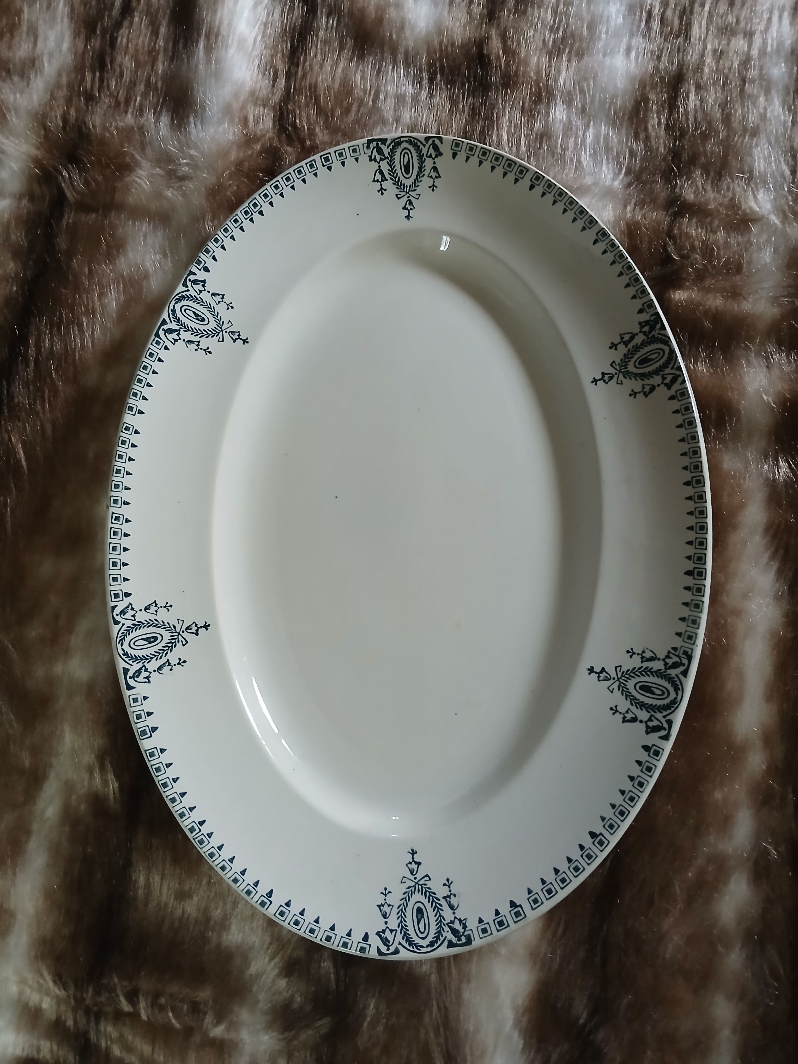 Oval plate in ironstone